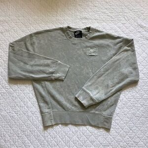 Nike Women’s SZ XS Gray Crewneck Sweater with Ribbed Details great condition